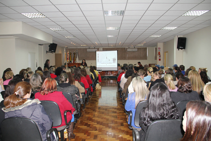 CAPACITAÇÃO REÚNE EQUIPE DA SECRETARIA DE SAÚDE